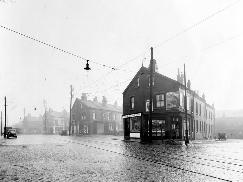 York Road in November 1938. On the left, second block of buildings is branch of Yorkshire Penny Bank.