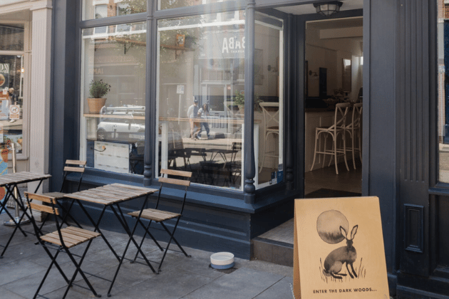 This independent, husband-and-wife-run spot in Kirkgate Market has quickly become a local favourite. They use rotating speciality beans, meaning your National Latte Day drink could have notes of anything from dark chocolate to stone fruit, depending on the week’s roast. ☕ 94 Kirkgate, Leeds LS2 7DJ