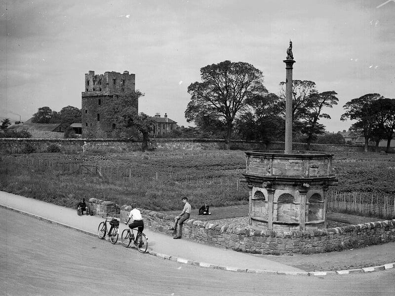 The old cross and  ruins of Prestonpans Castle pictured in March 1953.