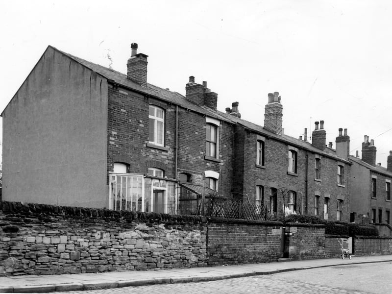 Houses on Pontefract Terrace, numbers run in ascending order from number 13 on the left. Numbers 13 and 15 went through to Nutting Grove Terrace, the rest of the row are back-to-backs. Pictured in March 1965.