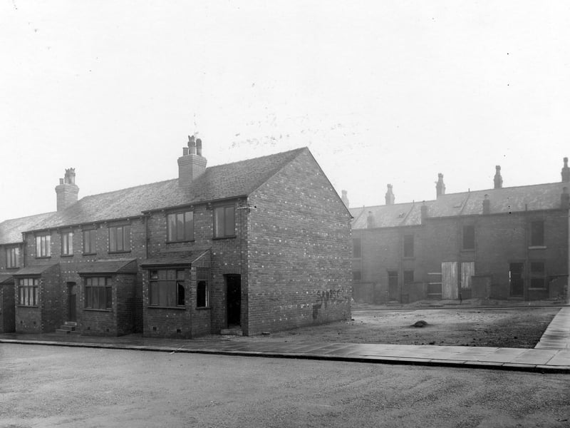 York Road improvement area, showing derelict housing in Glenthorpe Terrace in November 1938.
