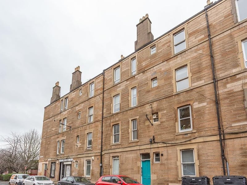 The property is within walking distance of both Easter Road and Leith Walk.