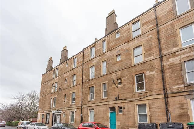 The property is within walking distance of both Easter Road and Leith Walk.