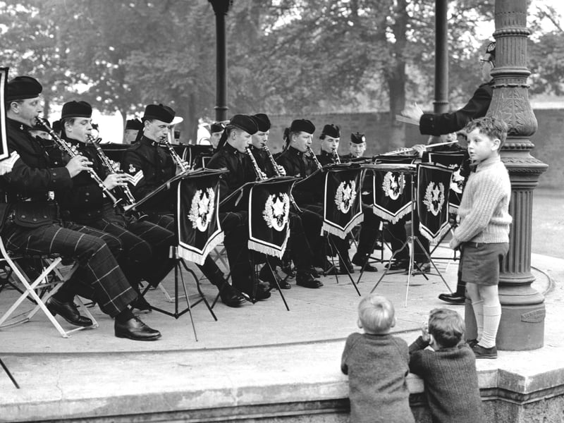 The Scottish Infantry Rifle Regiment play an evening concert at the bandstand in Saughton Park in June 1966.