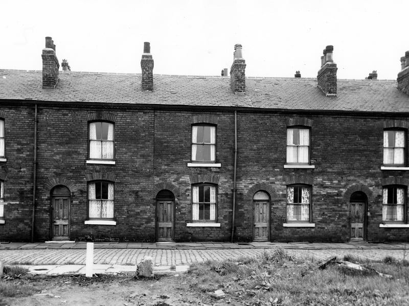 On the left is number 7 John Eaton Street, moving right are 9, 11 and 13. Situated off South Accommodation Road, just before the suspension bridge which carried traffic across to Hunslet. These were through houses with entrances on Bridge View. Pictured in May 1967.