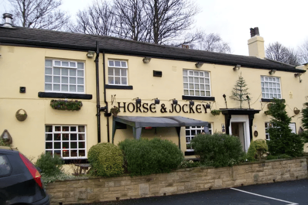 A classic pub choice that shows you don't always need a trendy café for a great meal. Mentioned as a solid local option, it’s a great shout for those who want a comfortable, familiar environment to enjoy their Shrove Tuesday treats. 🥞 97 Low Ln, Birstall WF17 9HB