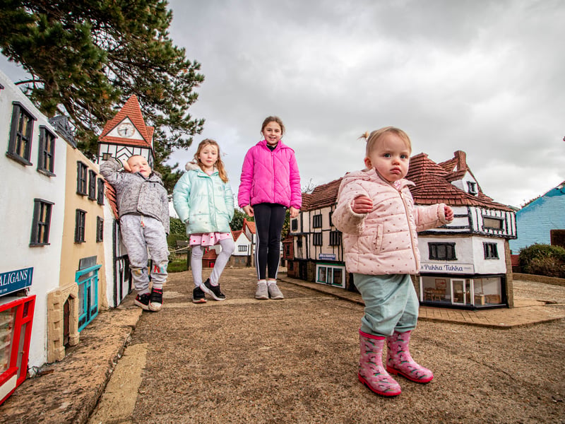Pictured: Little visitors, Harry 4, Amelia 6, Jessica 9 and Sienna 1
Picture: Habibur Rahman