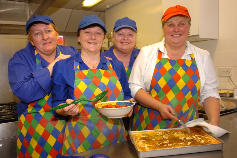 15 memorable pictures of school dinners at Preston schools from steel ...