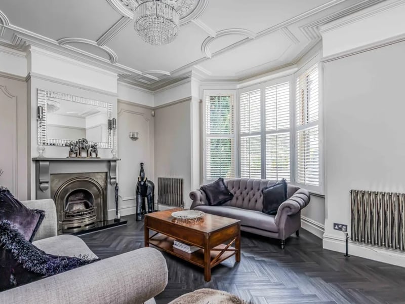 Step inside this majestic five bedroom home in Drayton which comes with six bathrooms, five reception rooms and a bar. 