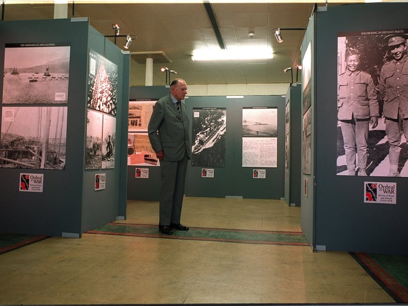  The Rt.Hon.Earl Haigh, son of the commander in chief of  British Forces during the First World War tours the 1914-18 Commemorative Exhibition held at Leeds Town Hall Crypt in August 1994.