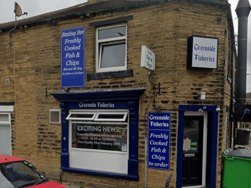 Greenside Fisheries is a classic neighbourhood chippy that has been serving the local community for years. It’s known for its consistent quality and traditional approach, making it a dependable spot for a mid-week fish supper. 🍽️ 22 Greenside, Pudsey, Leeds LS28 8PU