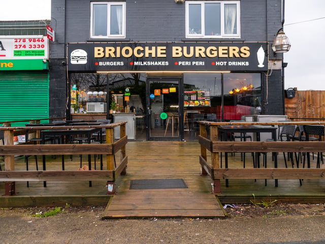 A highly-rated fast-food favourite that fans describe as 'superior' to your standard burger joint. It is celebrated for its perfectly cooked beef patties, non-greasy fries, and genuinely spicy chilli sauce. 🍴 17a Stonegate Road, Leeds, LS6 4HZ