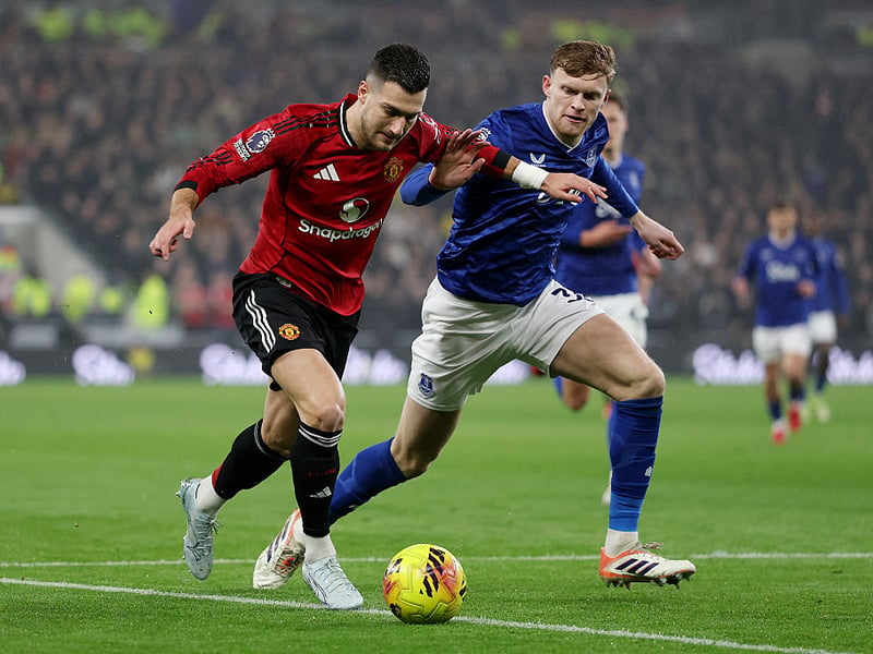 Missed a good chance to score in the box. Provided a decent threat from the right wing and worked hard throughout.