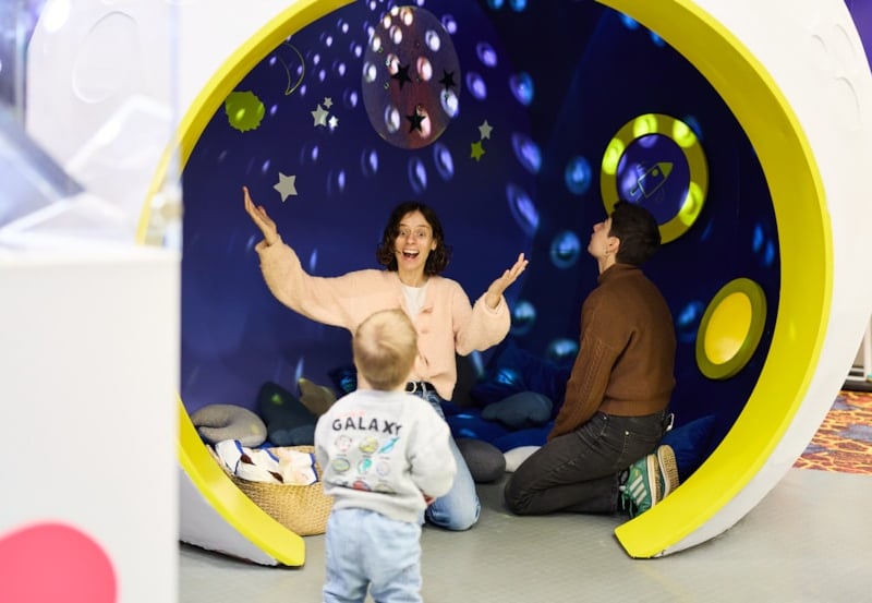 Young readers are invited to Leeds Central Library to dive into creative storytelling sessions that blend reading with themed activities and crafts. These sessions are perfect for "exploring" different genres and finding new authors in the heart of the city's historic library. 📖 Leeds Central Library, Calverley St, LS1 3AB.