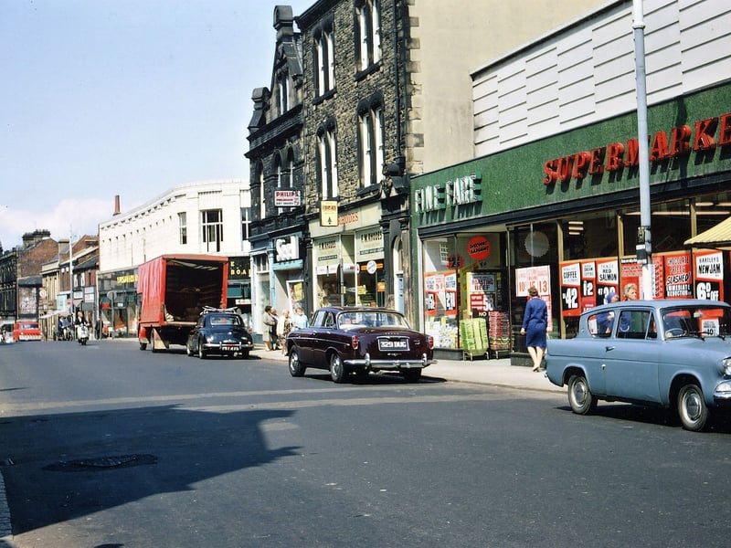 Finefare Supermarket, formerly Morley Picture House, built in 1913. Morley Picture House closed as a cinema before the New Pavilion. Pictured in May 1967.