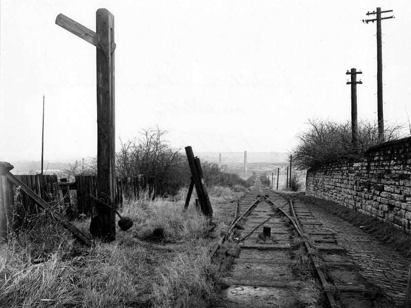 Looking down the steep incline from Middleton Town Street to Broom Pit. The photograph shows a signal and points, situated where winding gear was used to help draw the wagons up the incline at Rope Hill. Pictured in November 1950.