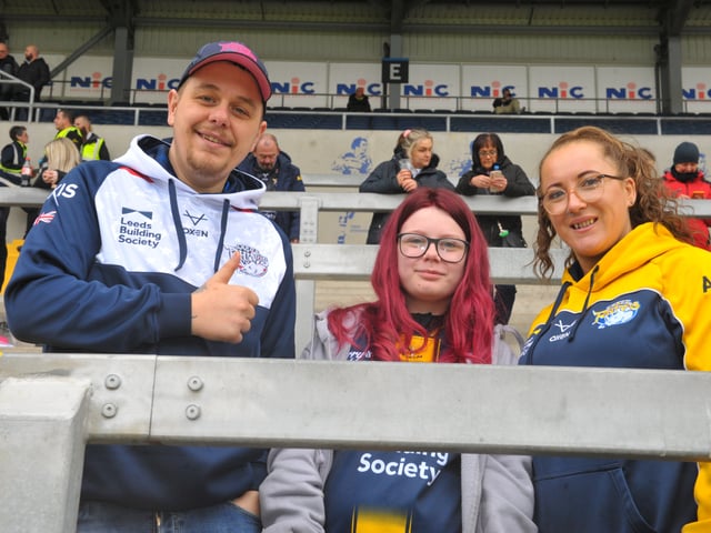 Leeds Rhinos v Castleford Tigers fans   09-03-2036 pic steve riding
Rhinos fans Jordan Bond, Lacey Clough and Sophie Bond