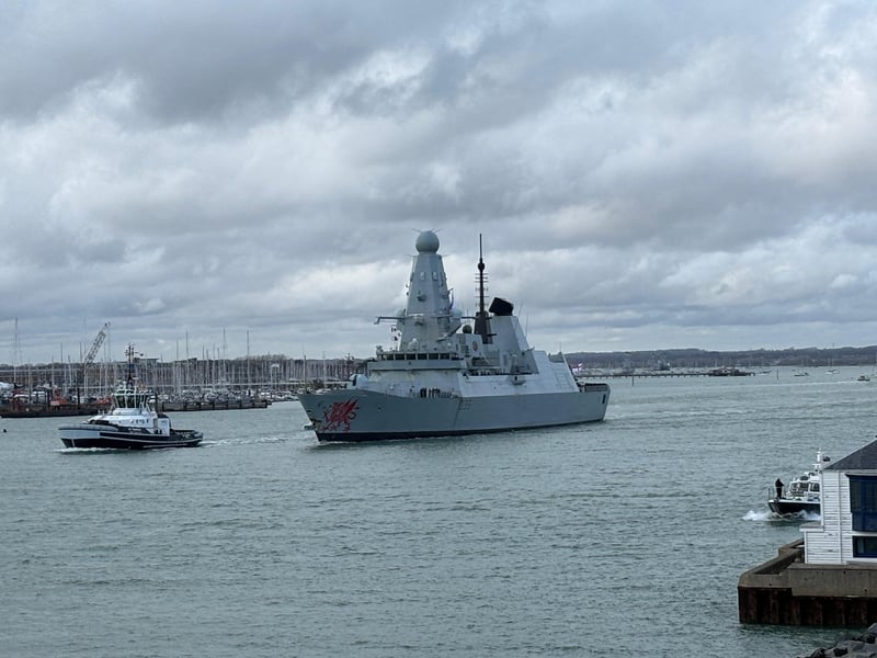 HMS Dragon leaves Portsmouth