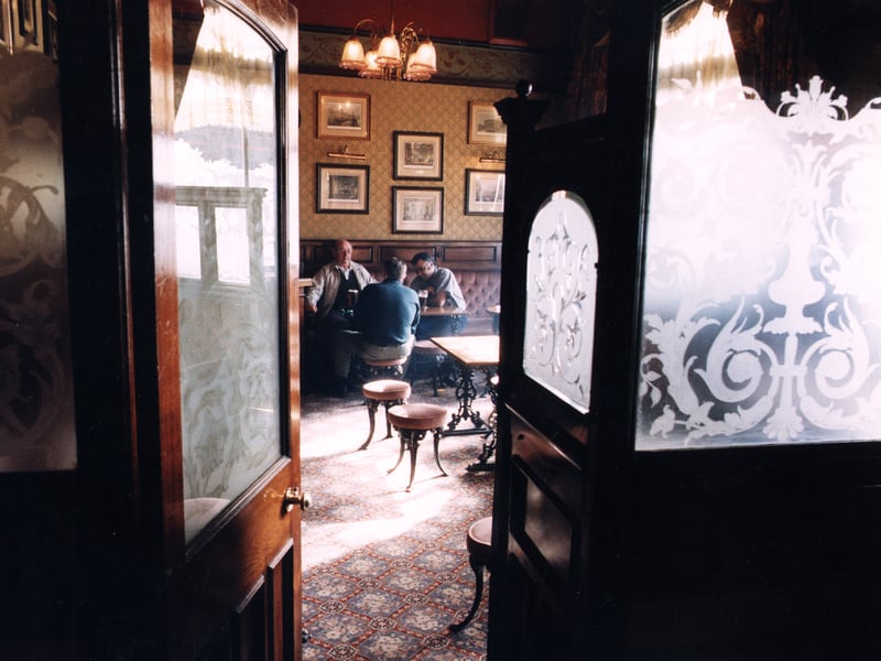 Inside The Adelphi on Hunslet Road in November 1998.