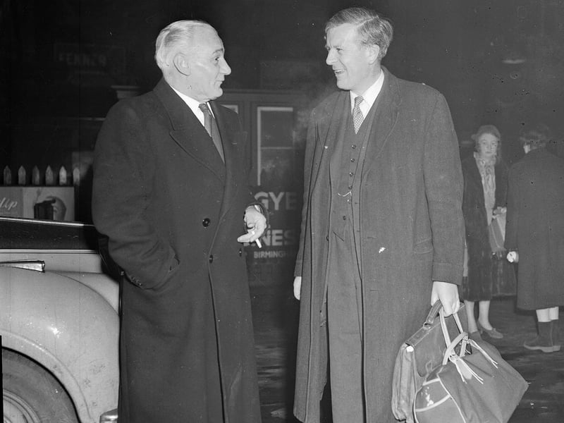 Jo Grimond, leader of Liberal Party, arrives at Waverley Station February 1956.