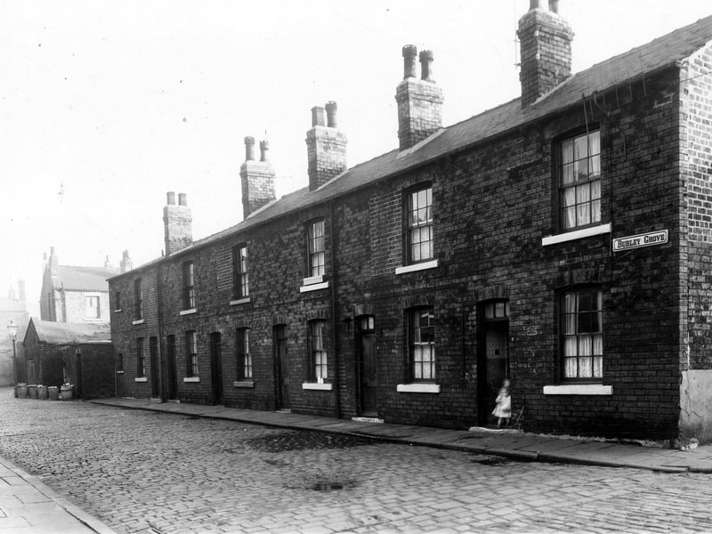 Burley Grove from Bracewell Row in December 1959. On the left side St. Simon Street is just visible.