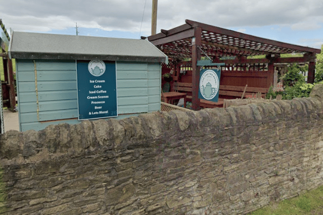 For a peaceful, intimate afternoon by the canal, Rodley's Tiny Tea Room is the readers' pick for a cosy, hidden-gem vibe. It is the perfect spot to watch the world go by with a freshly brewed pot of tea and a generous slice of homemade cake. 🍰 18 Calverley Bridge, Rodley, Leeds LS13 1PY