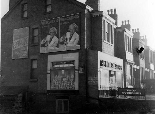 The Modern Stores at 440 Meanwood Road pictured in January 1940. On the side of the building are adverts for Wincarnis and Ronuk floor polish. A footpath (not in view) led along the side of the building up to Potternewton.
