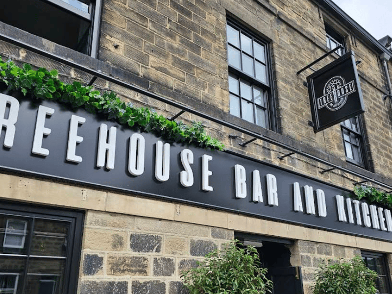 Treehouse Bar and Kitchen in Otley has a 4.7* rating from 145 reviews. A Tripadvisor reviewer said: “Excellent service for a large party of 17. The Treehouse took our orders in advance and they were all ready for us when we were sat down. Staff are very helpful and friendly.”