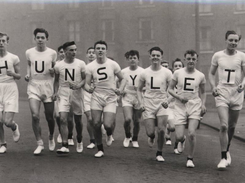 A sponsored run by the Hunslet Boys Club in 1948.