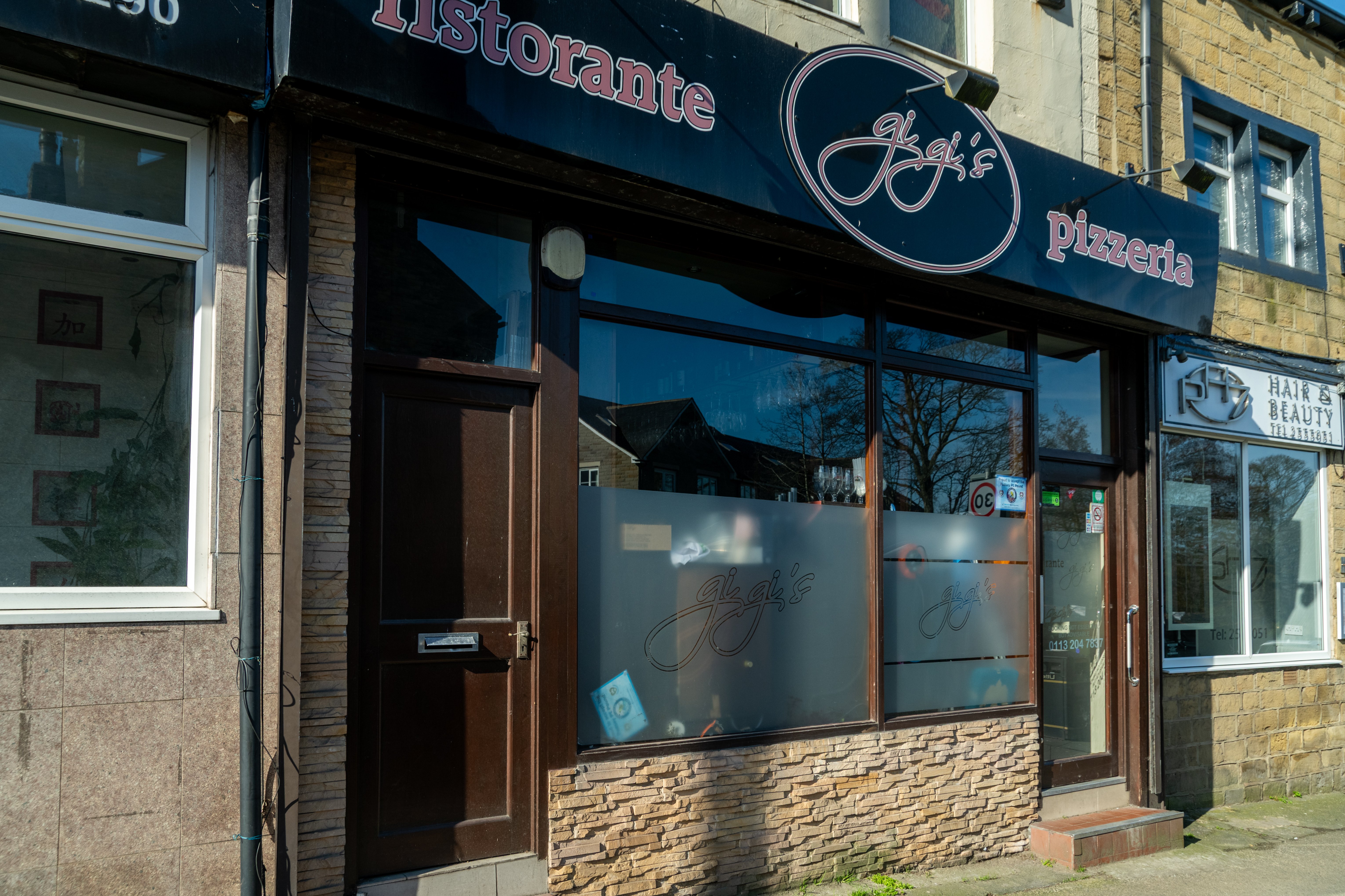 This family-run Italian favourite is a true Pudsey institution, beloved for its warm atmosphere and traditional recipes. From authentic stone-baked pizzas to their popular pasta specials, the service is famously friendly, making it a 'new favourite' for many who visit. 🍽️ 63 Lidget Hill, Pudsey LS28 7LJ