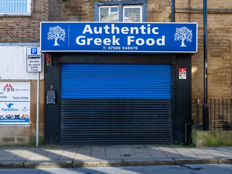 Authentic Greek Food serves up fresh, vibrant flavours of the Mediterranean from its central location near Manor House Street. From gyros to souvlaki, it’s highly rated for its high-quality ingredients and truly traditional taste. 🍽️ 3 Manor House Street, Pudsey, Leeds LS28 7BJ