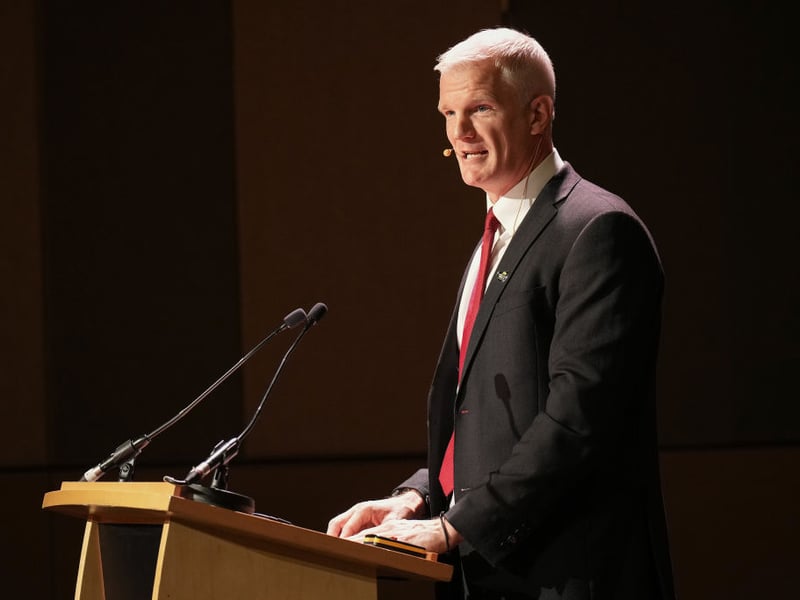 Aberdeen-born politician Alistair Carns has only been an MP since 2024, having previously been an officer in the Royal Marines. He's priced at 14/1 for the job of Labour leader.
