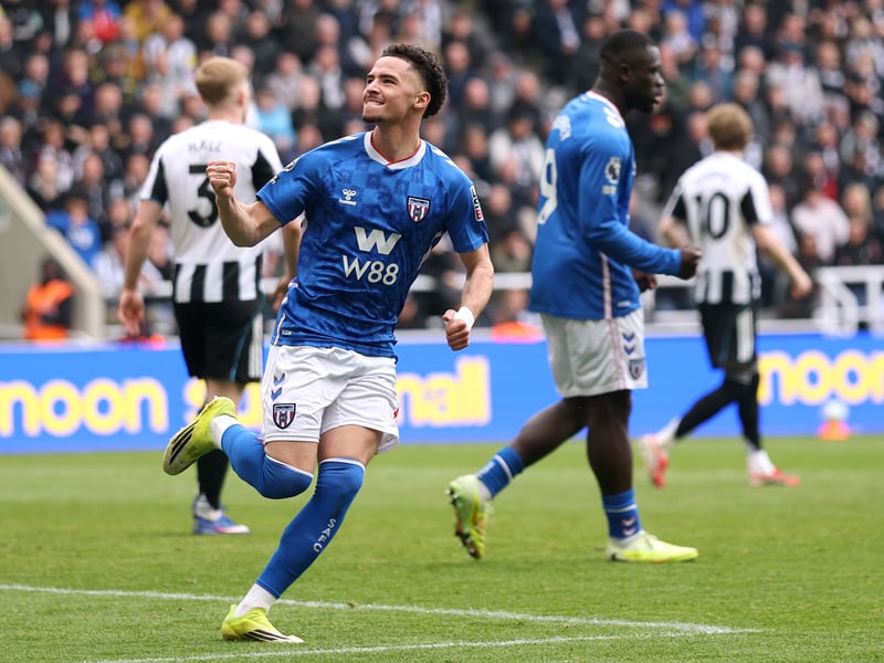 Couldn’t make the most of a couple of promising positions but helped his team see it out. 5
