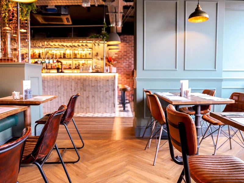 A mainstay of the Headingley social scene, this bar balances a cool vibe with consistently great food. It’s a top-tier choice for a relaxed weekend catch-up with friends over a hearty breakfast. 🍳 5 North Lane, Headingley, Leeds LS6 3HG