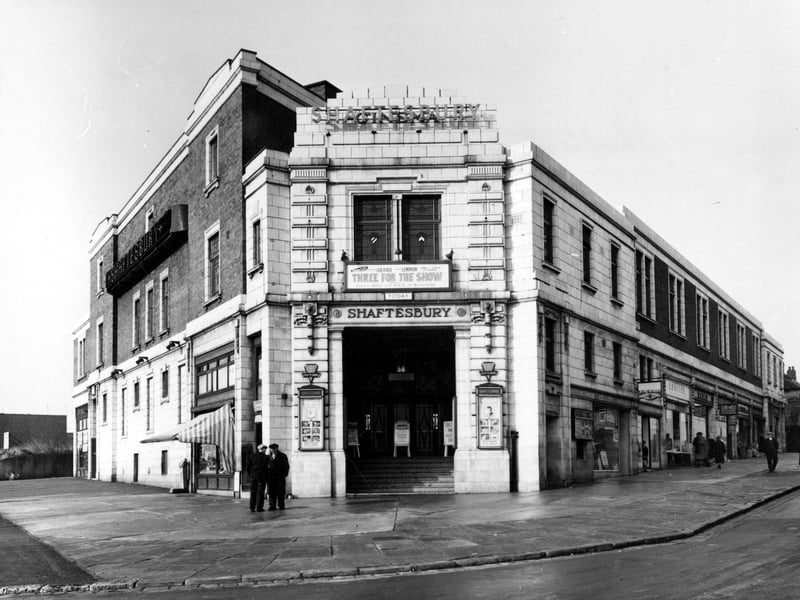 Shaftesbury Cinema with the front entrance in the middle of the photo from November 1955. The shops along Harehills Lane can be seen as can shoppers.