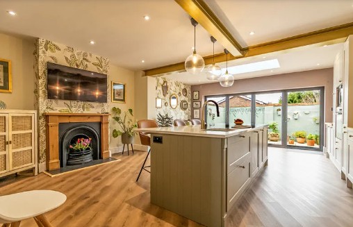 Look inside this Locksway Road home which is on the market for £425,000.
