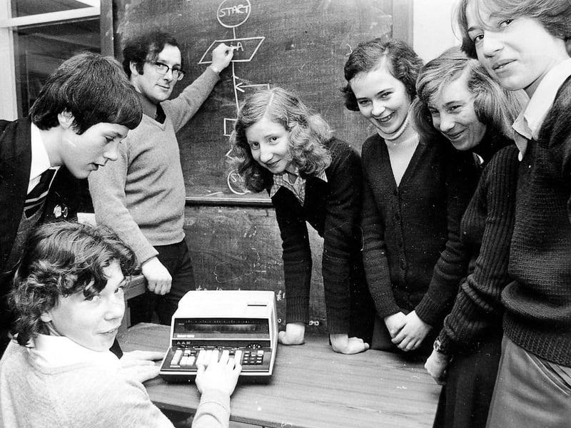 Idsall School, Shifnal, March 1977. Maths and German teacher Mr Richard Duncan introduces fourth-year pupils to the mysteries of an early desktop computer, newly acquired for use in the school’s science and maths block.