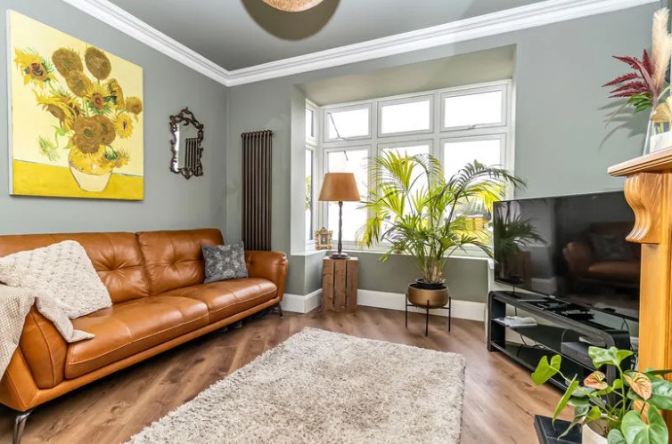 Look inside this Locksway Road home which is on the market for £425,000.