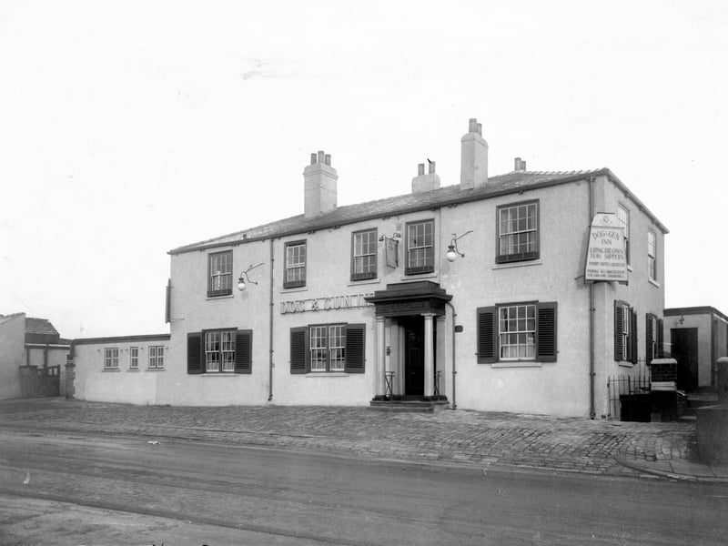 The Dog and Gun Inn on  York Road pictured in December 1932.  An extension was added to the West side in 1936 as trade increased with housing development on the Gipton estate and increasing traffic.