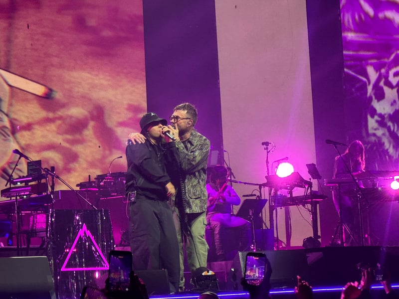 Damon joined onstage by rapper Trueno, who also supported.