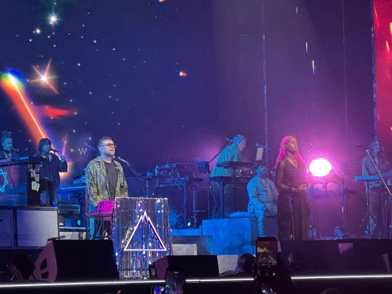 Damon played keyboard for several tracks.