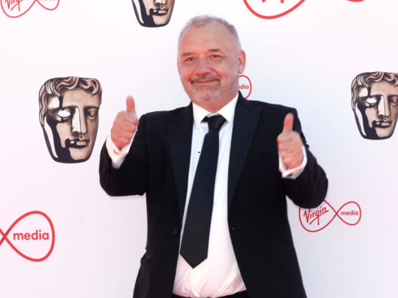 Defending champion Bob Mortimer may have already cracked once but he'll not give up his crown without a fight. He's also a 2/1 shot.