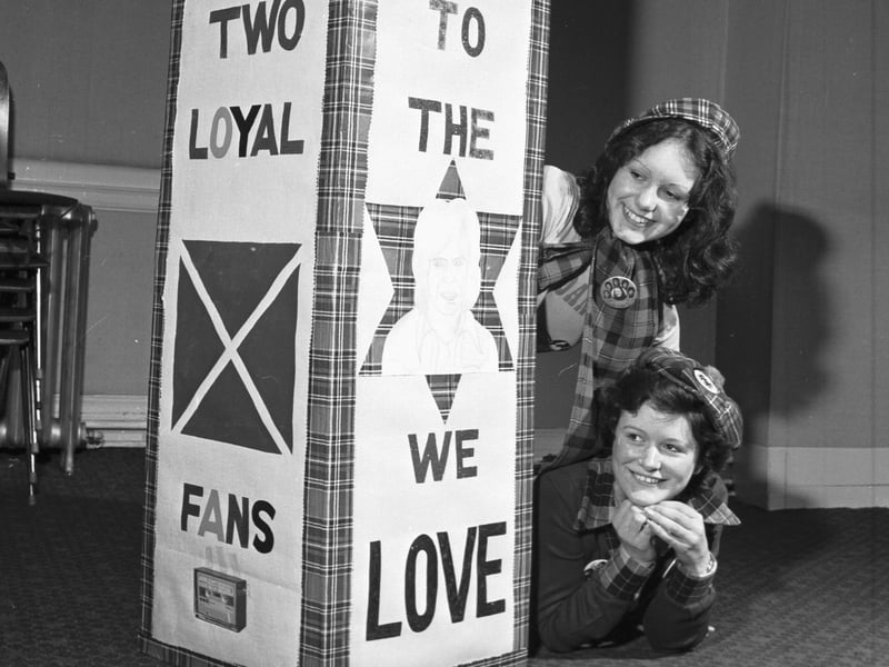 Two Kirkcaldy fans send a huge tartan card to Alan Longmuir upon his departure from the Bay City Rollers in April 1976. He was replaced in the band by Ian Mitchell.