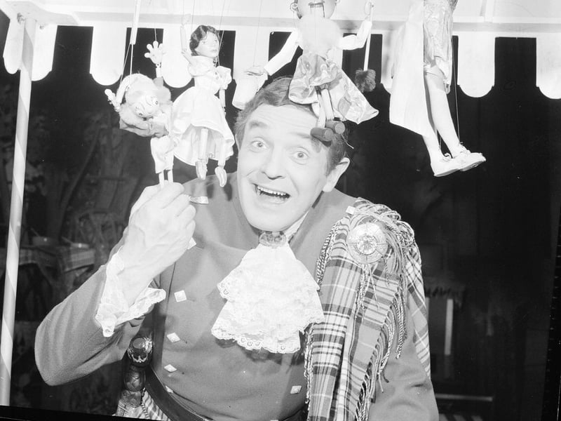 Jimmy Logan in 'Goldilocks and the Three Bears' at the Kings Theatre in December 1966.