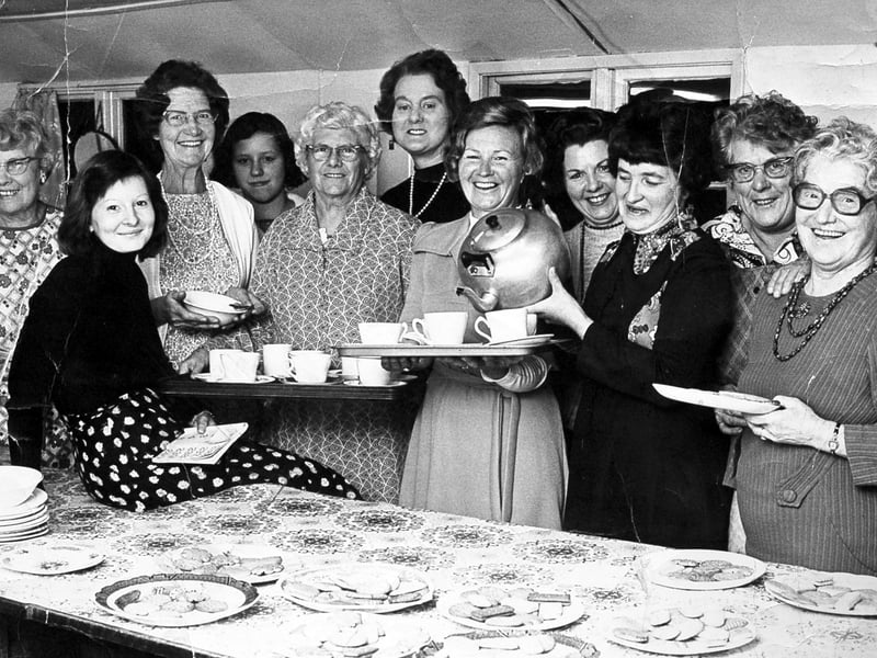 'Committee, Ketley Good Companions coffee evening, September 29, 1975.'