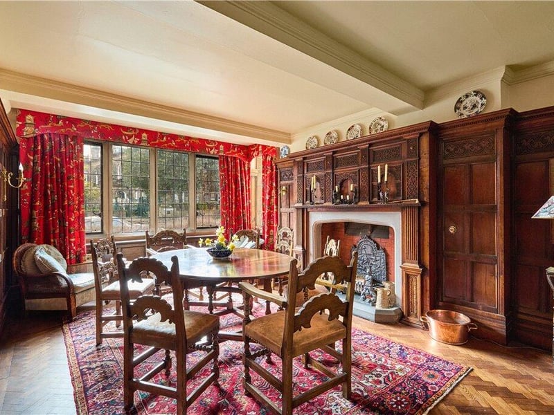 Dining room.