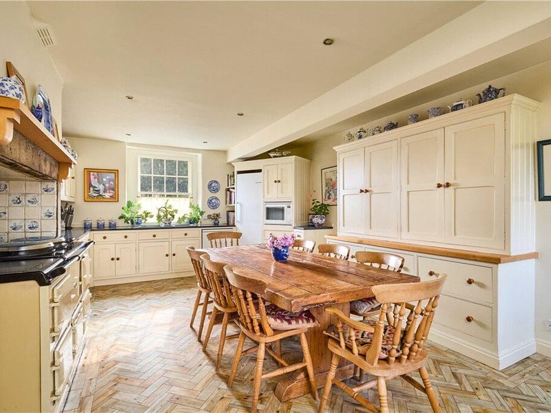 Dining kitchen.