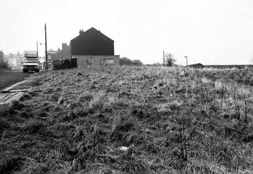 Sarah Street looking towards Mill Lane and Queen Street. The gable end belongs to No.60 Fall Lane which is to the right. Properties to the left are in Queen Street. Pictured in February 1979.