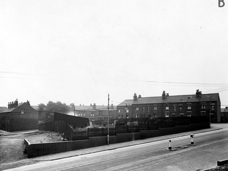 The foreground is Belle Isle Road with tram lines and a traffic island in March 1946.