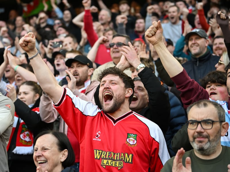 Average away following: 2,232.